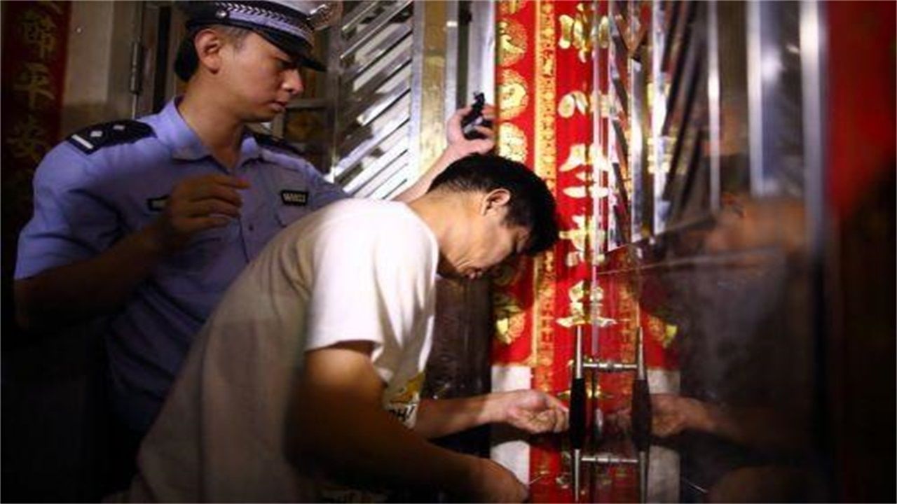 大同请开锁师傅开了锁后，师傅为什么一般都不进门，就算主人请也不进去？